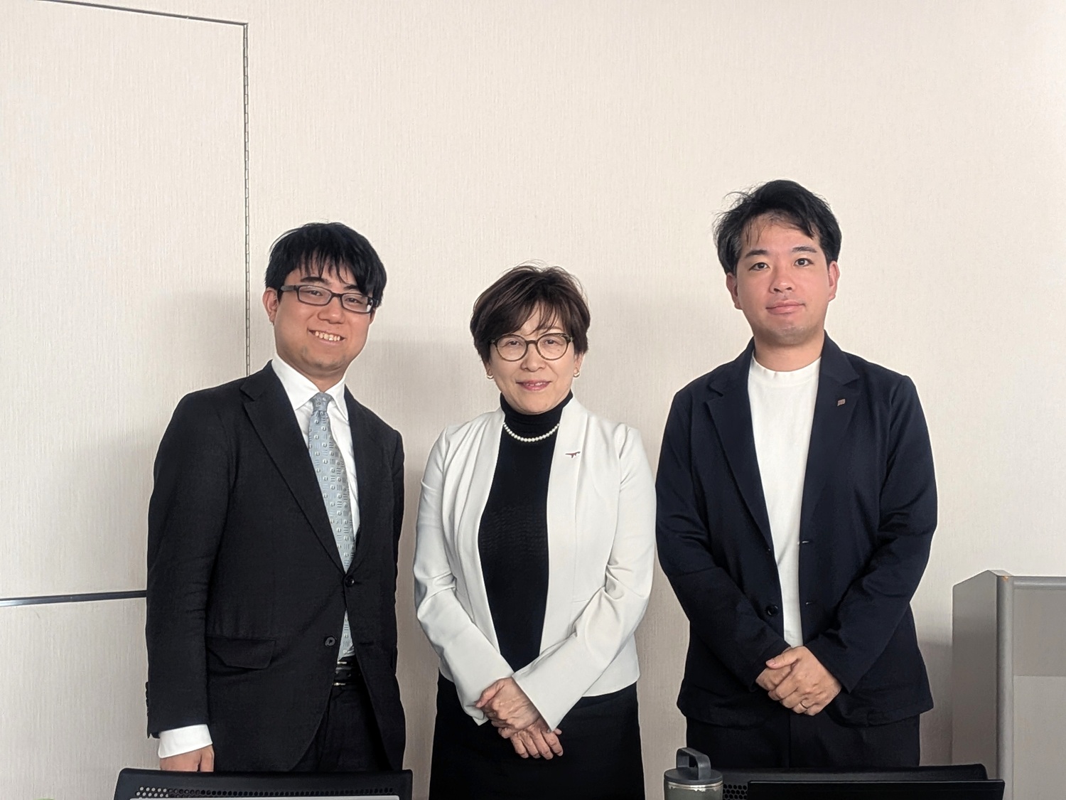 ZTV 代表取締役専務 田村章泰氏 (左)、代表理事 瀧田 (中央)、ミエデン 専務取締役 小柴文明氏 (右) 写真 ZTV 代表取締役専務 田村章泰氏 (左)、代表理事 瀧田 (中央)、ミエデン 専務取締役 小柴文明氏 (右)